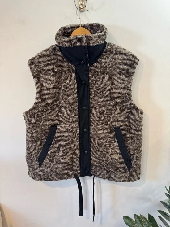 JoyLab Women's High Pile Sherpa Lodge Vest, Brown/Black Animal Print, Sz M, NWT - Picture 5 of 12